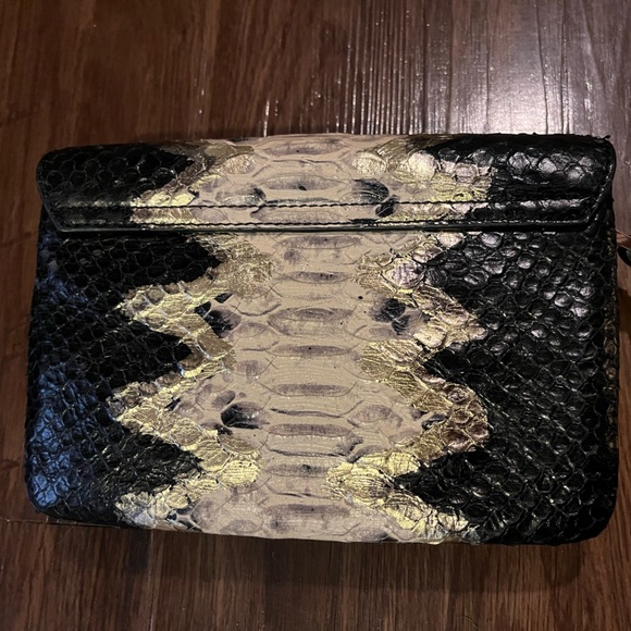 Kate Spade leather snake skin wristlet, lightly used - Picture 4 of 4